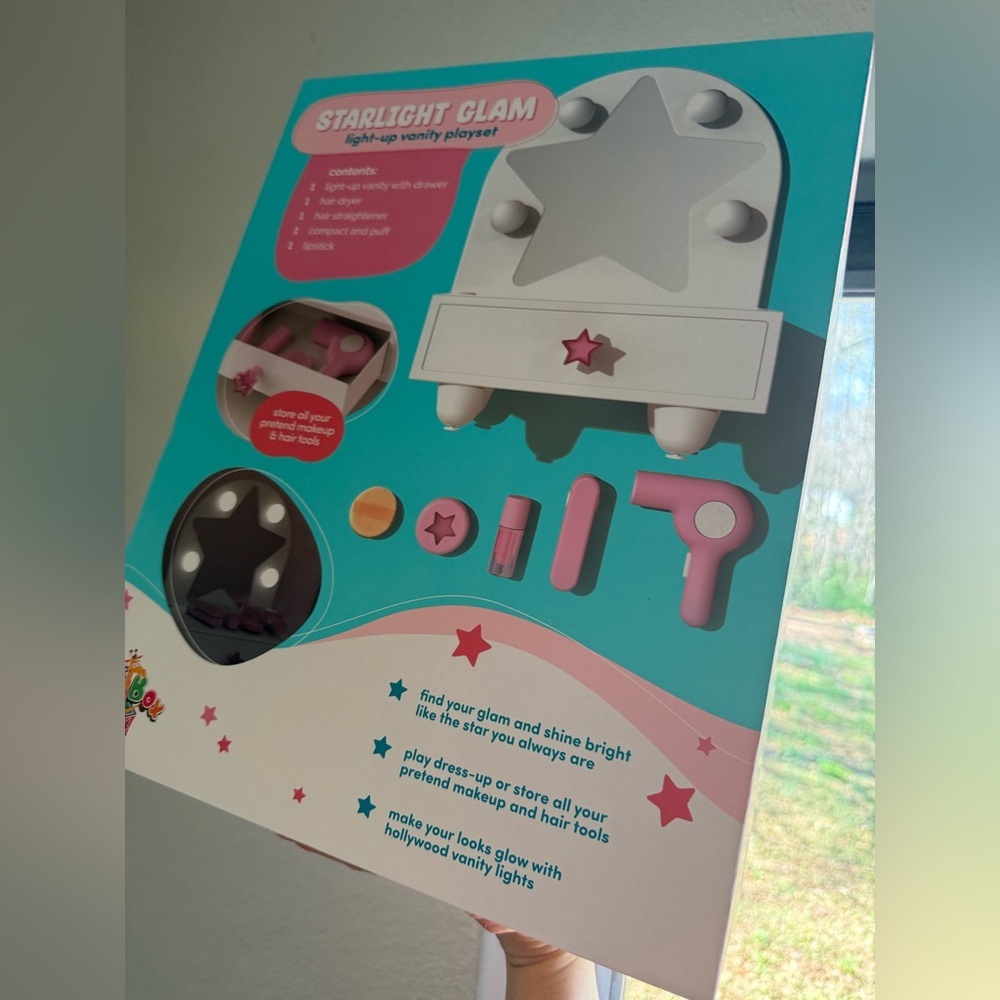 Starlight Glam Light-Up Vanity Playset — Pink - Picture 4 of 5